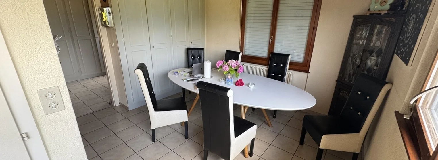 Salle à manger de la villa de Collombey-Muraz